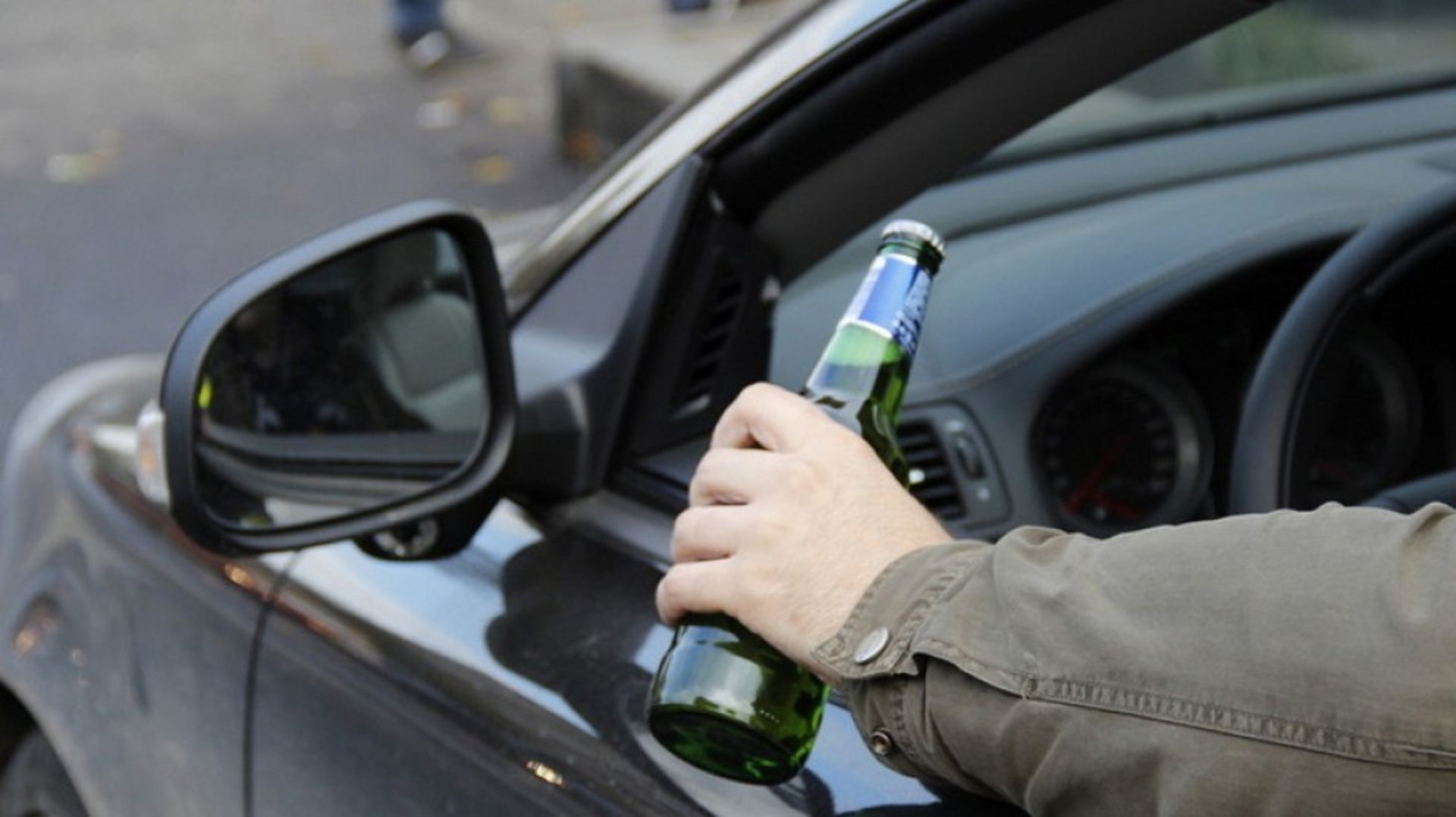 При попытке скрыться пьяный водитель чуть не сбил полицеских